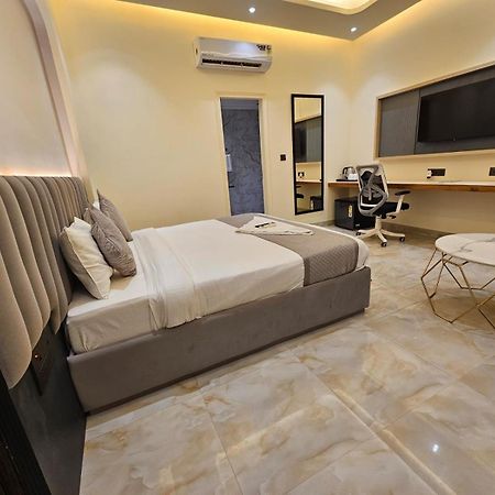 Hotel The Glass House Greater Noida Exterior photo