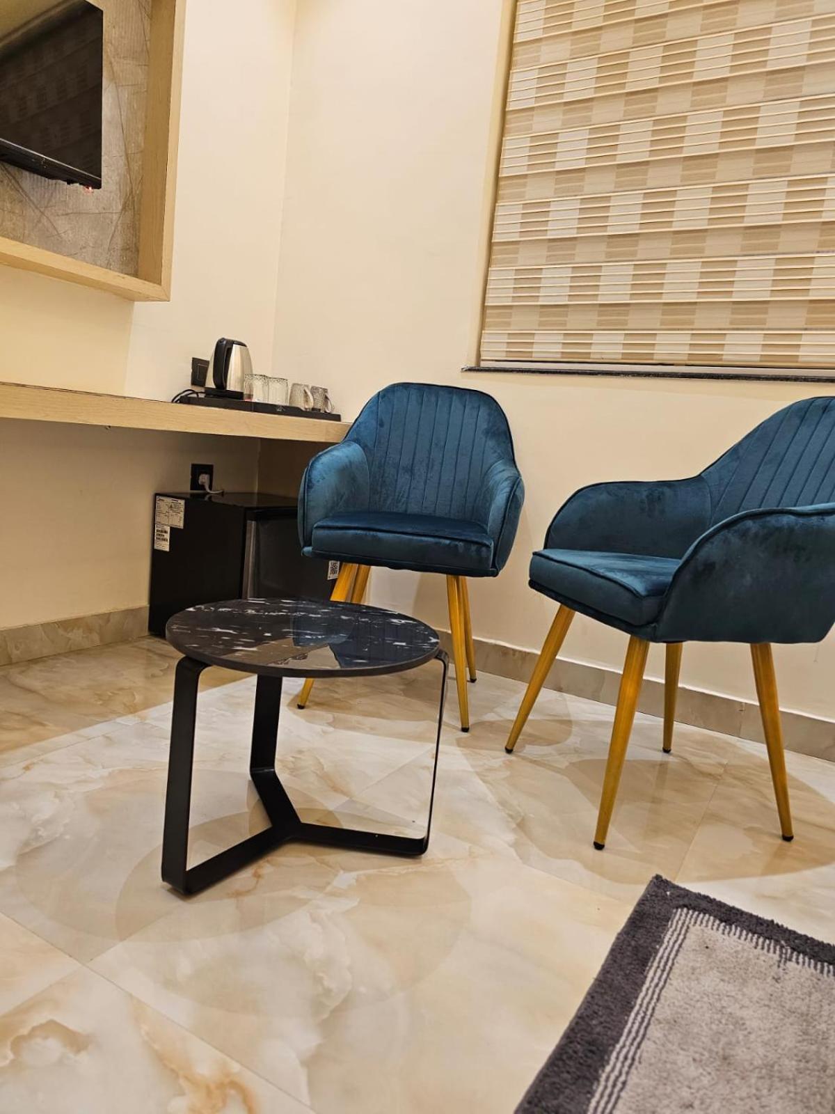 Hotel The Glass House Greater Noida Exterior photo