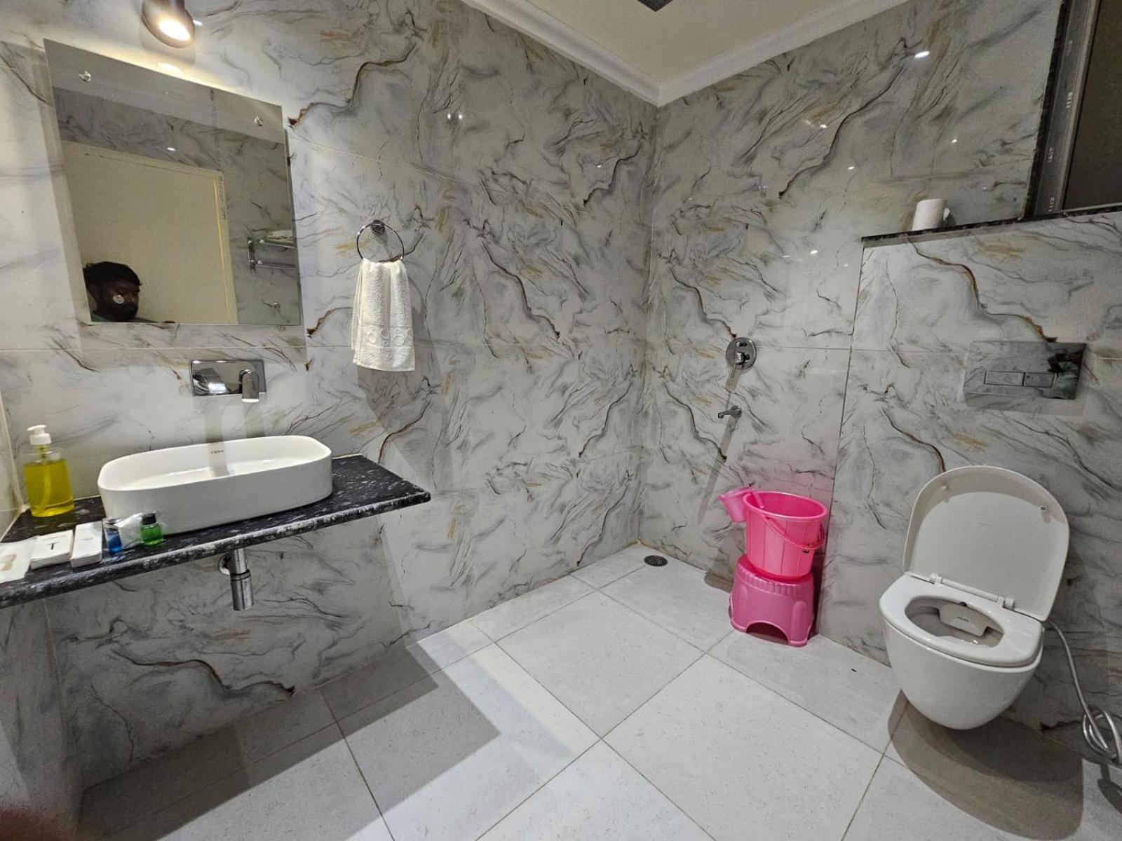 Hotel The Glass House Greater Noida Exterior photo