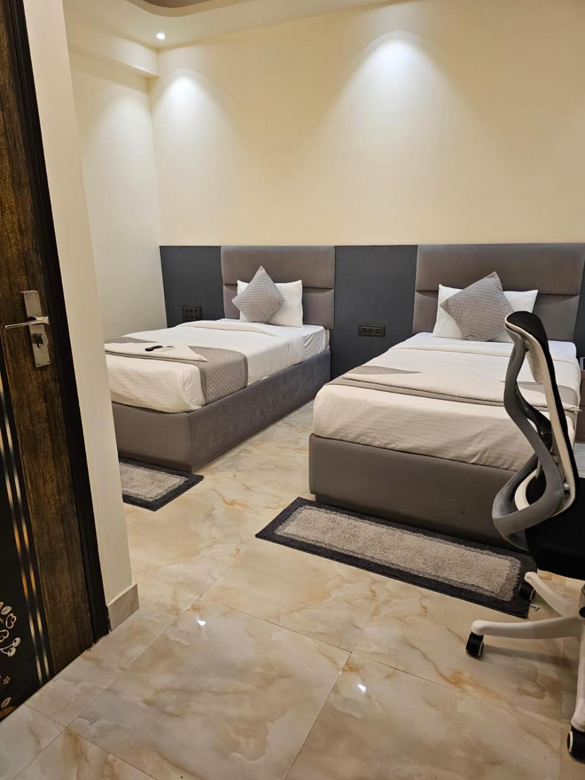 Hotel The Glass House Greater Noida Exterior photo
