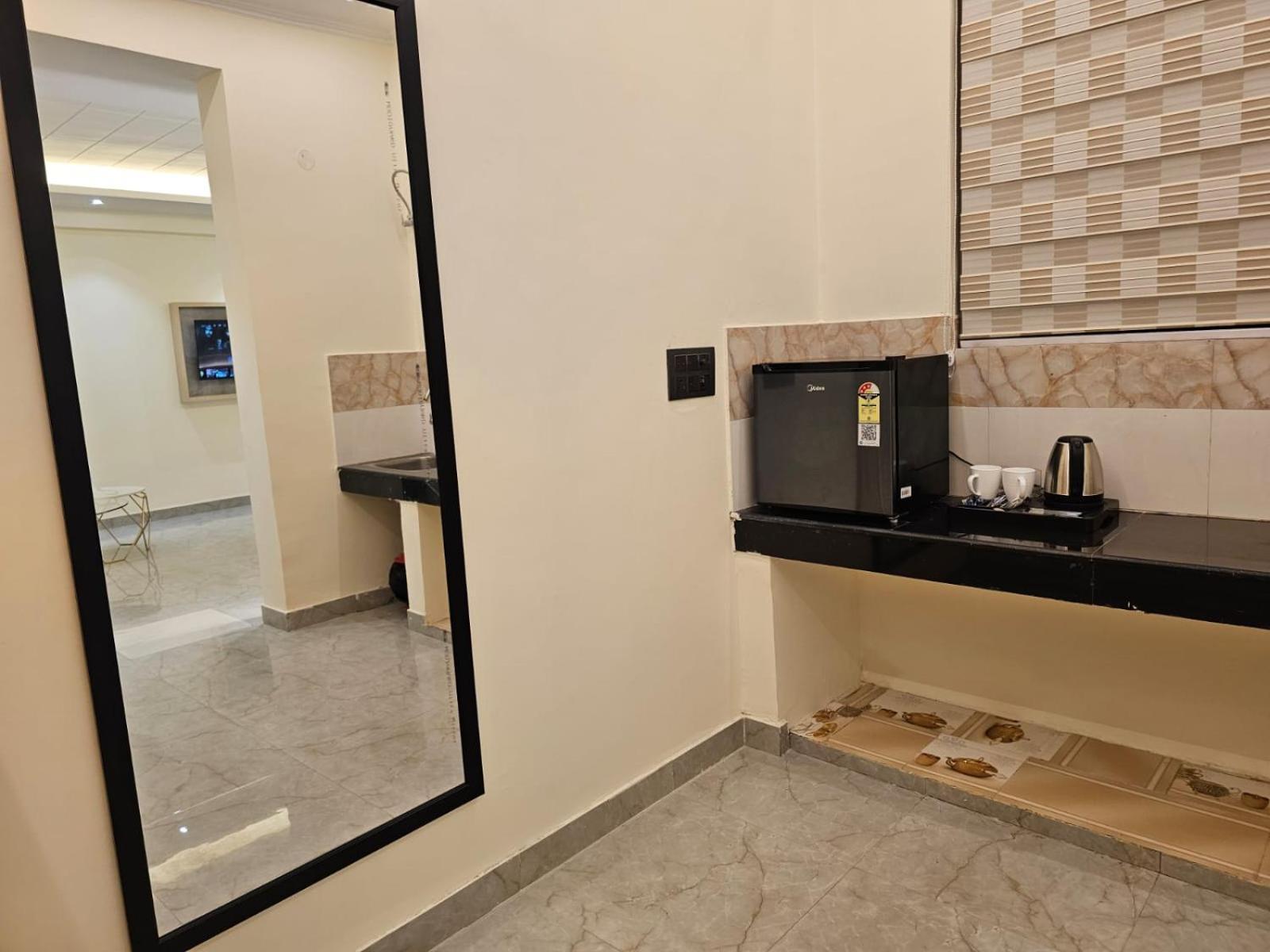 Hotel The Glass House Greater Noida Exterior photo