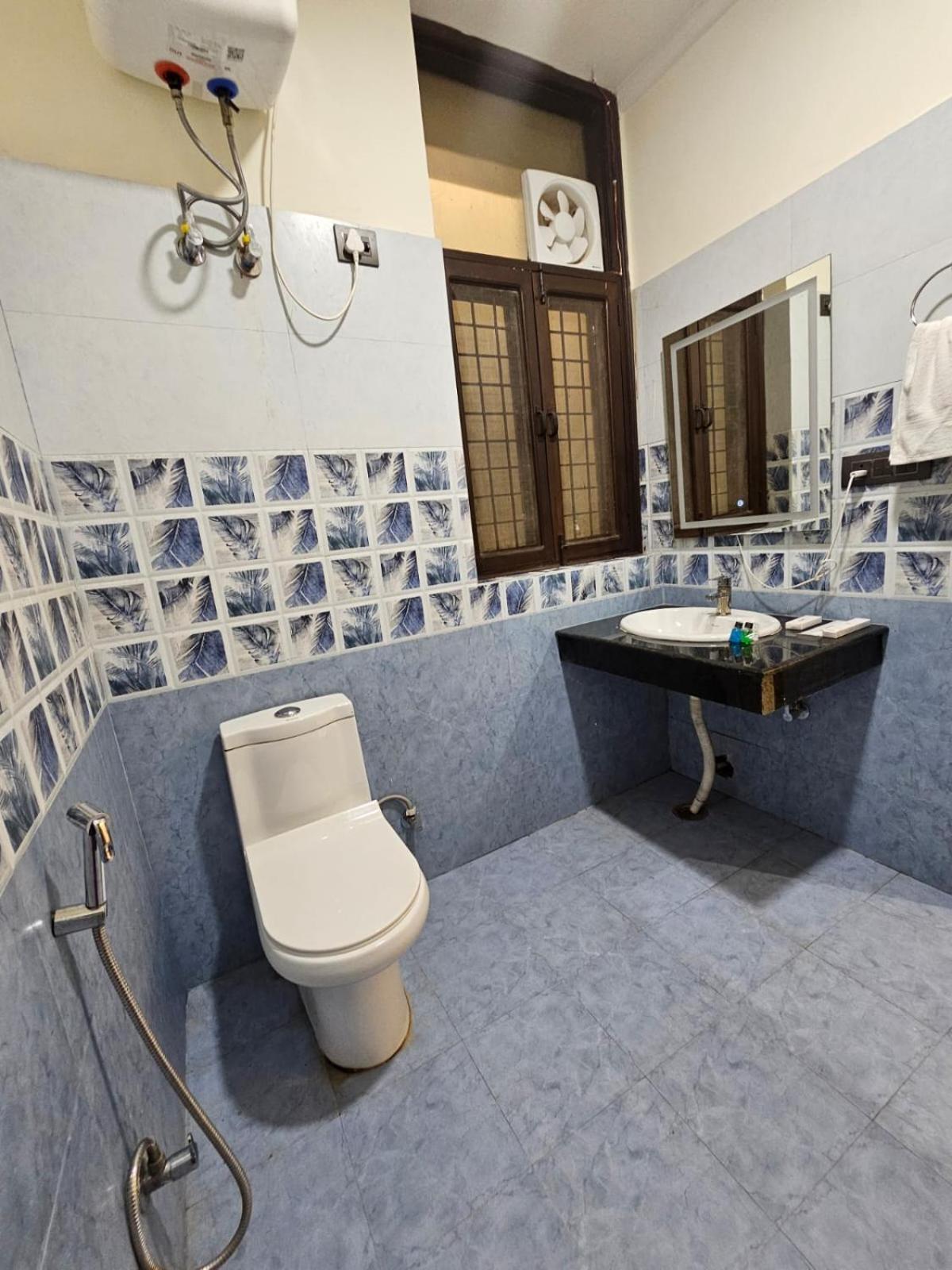 Hotel The Glass House Greater Noida Exterior photo